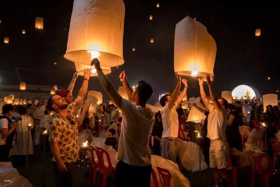 Chiang Mai: Yi Peng Lantern Festival at Maejo University
