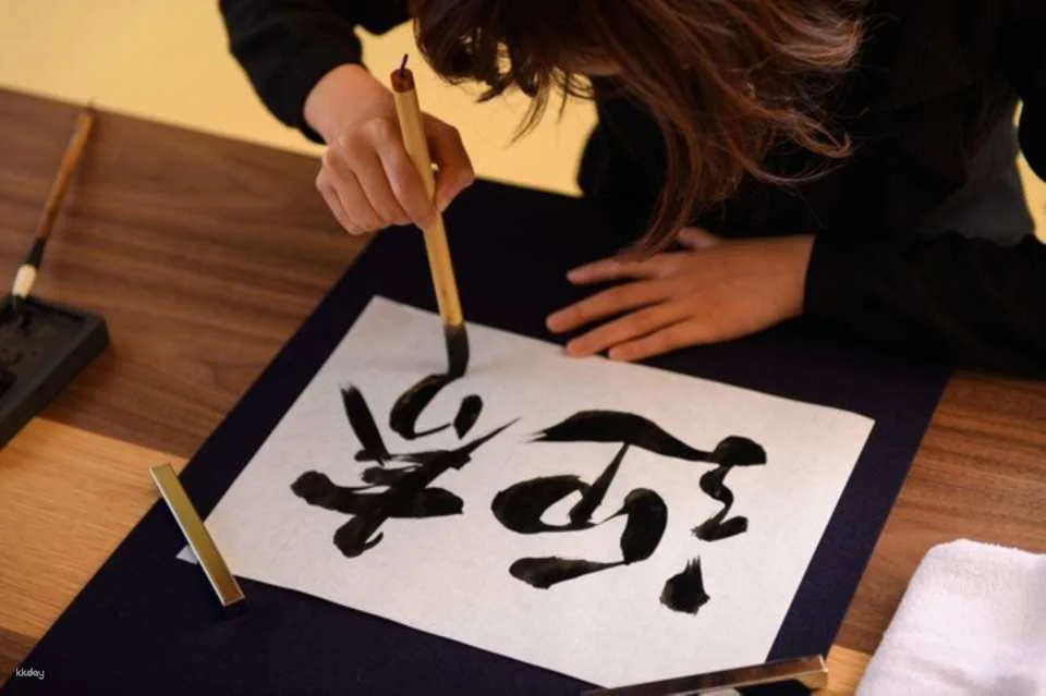 Shibuya Calligraphy Experience in Tokyo, Japan | Enjoy calligraphy in a private Japanese-style room and immerse yourself in the culture of Japanese calligraphy.