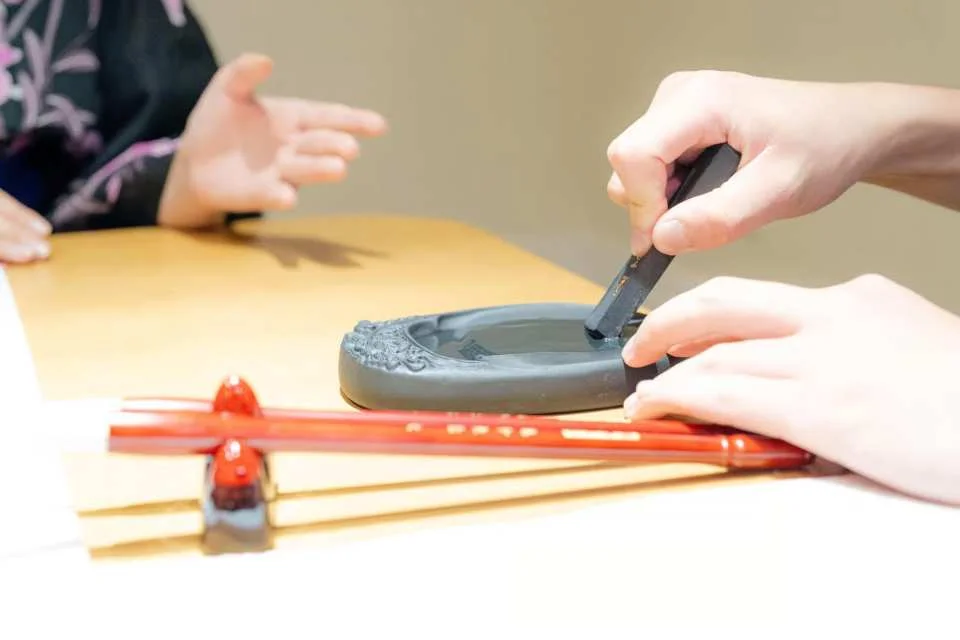 Shibuya Calligraphy Experience in Tokyo, Japan | Enjoy calligraphy in a private Japanese-style room and immerse yourself in the culture of Japanese calligraphy.