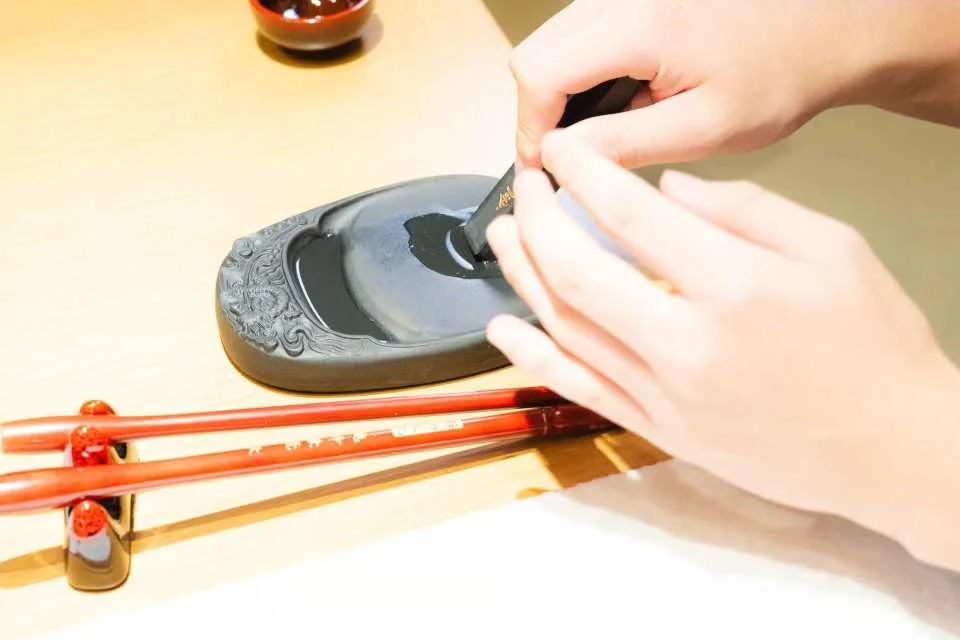 Shibuya Calligraphy Experience in Tokyo, Japan | Enjoy calligraphy in a private Japanese-style room and immerse yourself in the culture of Japanese calligraphy.