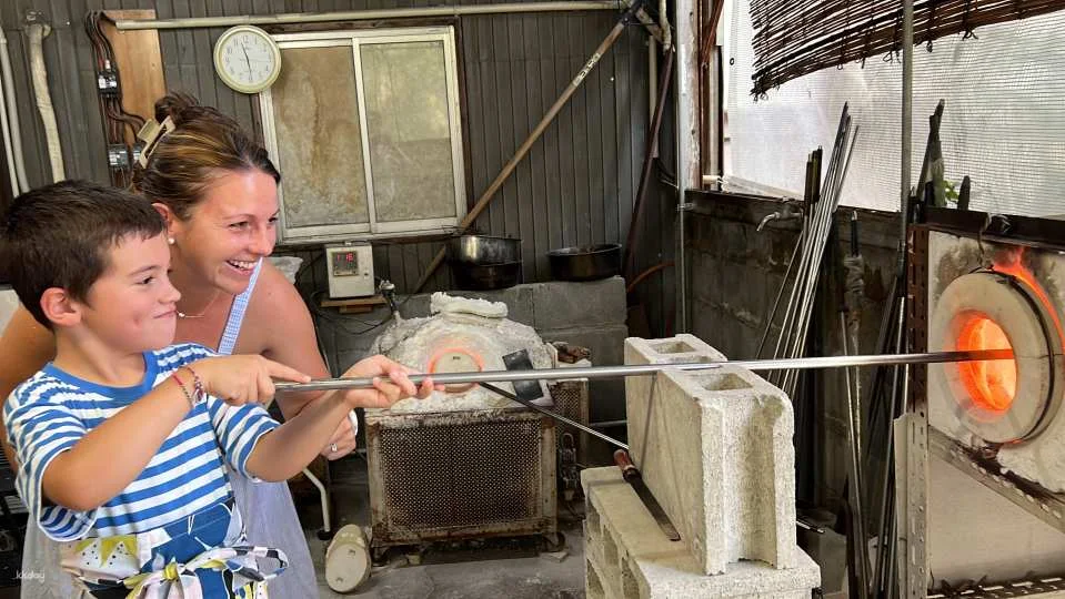 [Aichi, Seto] [Completely Private] Authentic glassblowing experience taught by a veteran glass craftsman. Create your own original glass in your favorite color.