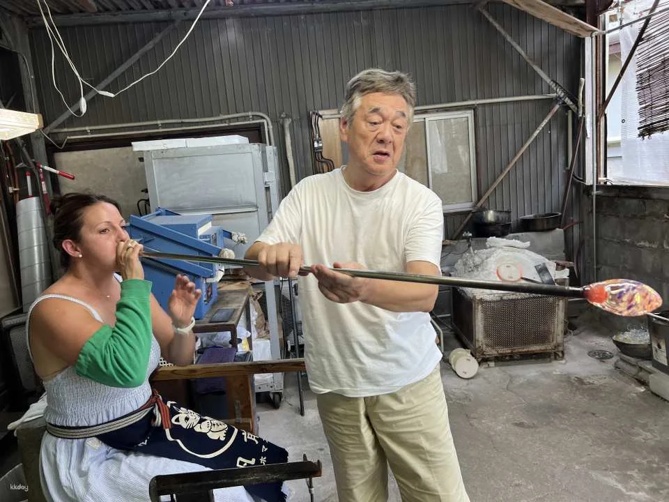 [Aichi, Seto] [Completely Private] Authentic glassblowing experience taught by a veteran glass craftsman. Create your own original glass in your favorite color.