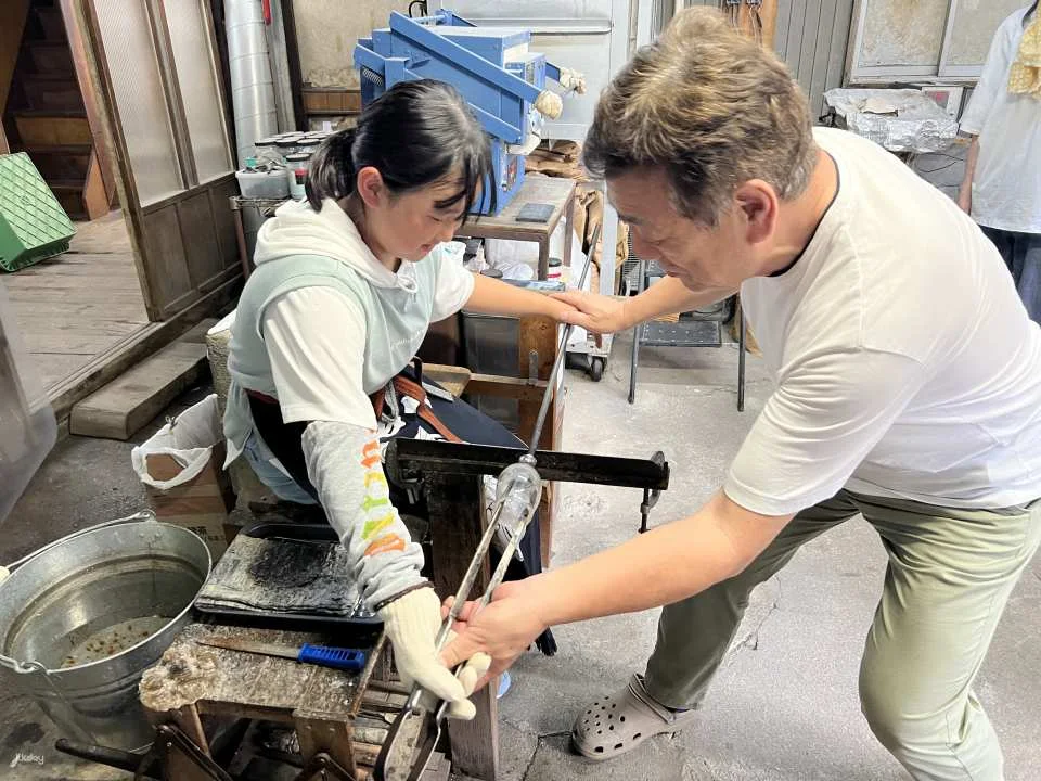 [Aichi, Seto] [Completely Private] Authentic glassblowing experience taught by a veteran glass craftsman. Create your own original glass in your favorite color.