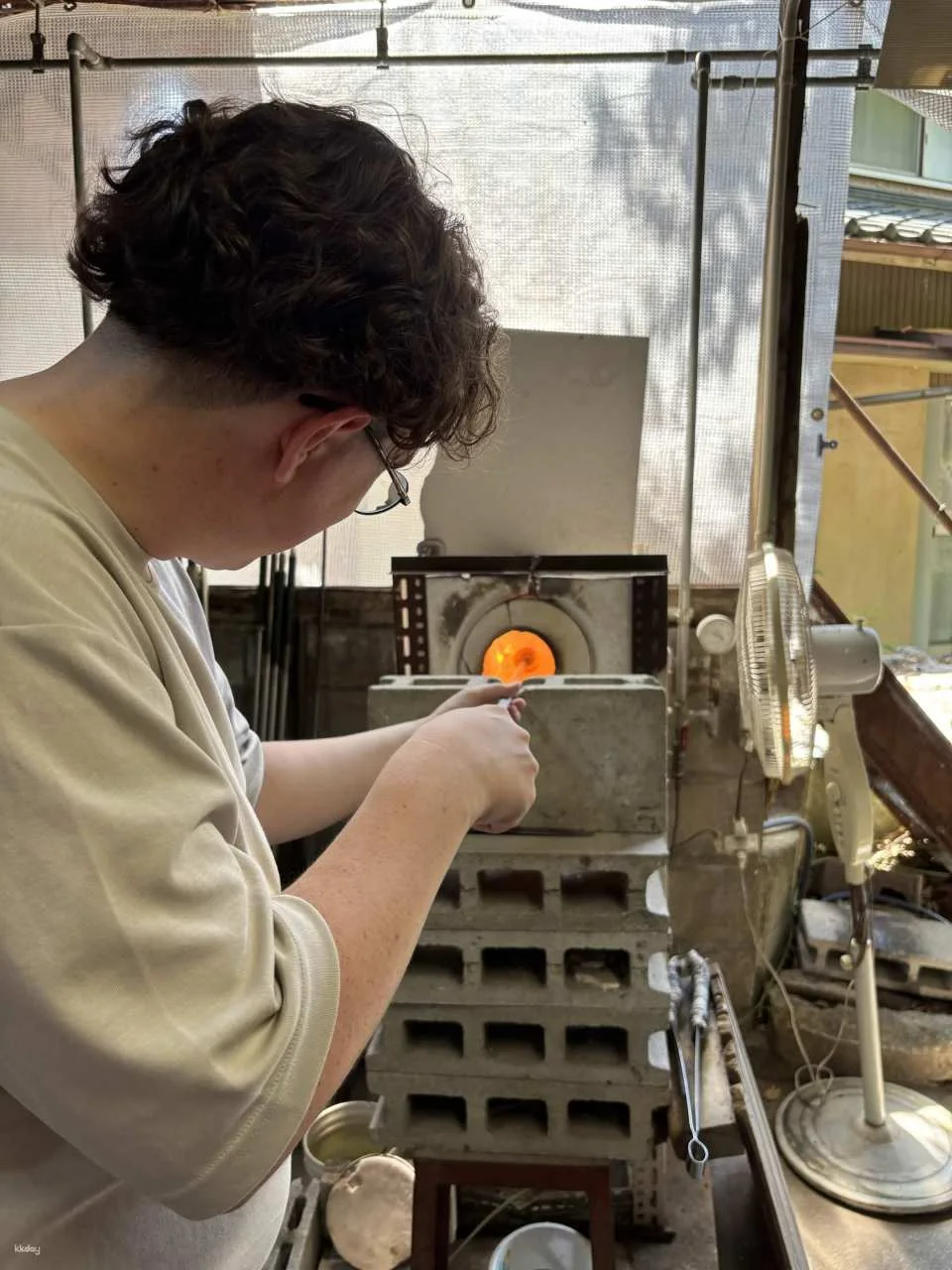 [Aichi, Seto] [Completely Private] Authentic glassblowing experience taught by a veteran glass craftsman. Create your own original glass in your favorite color.