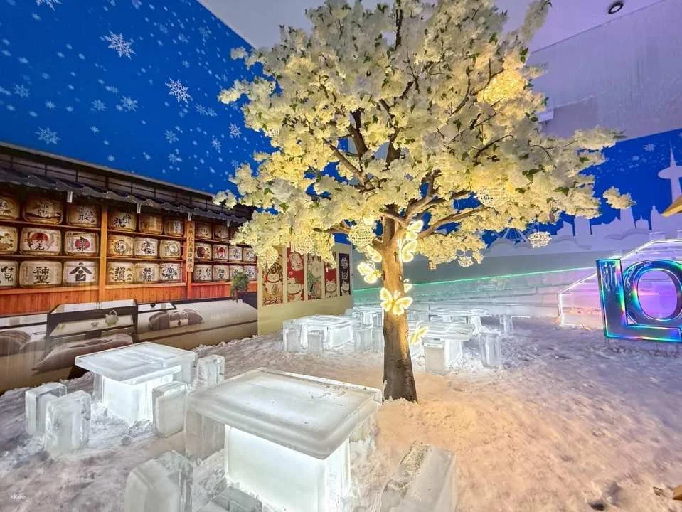 Pattaya Winter Wonderland Indoor Snow Park | A Japanese fairytale-style snow paradise, a top photo spot for families and couples.