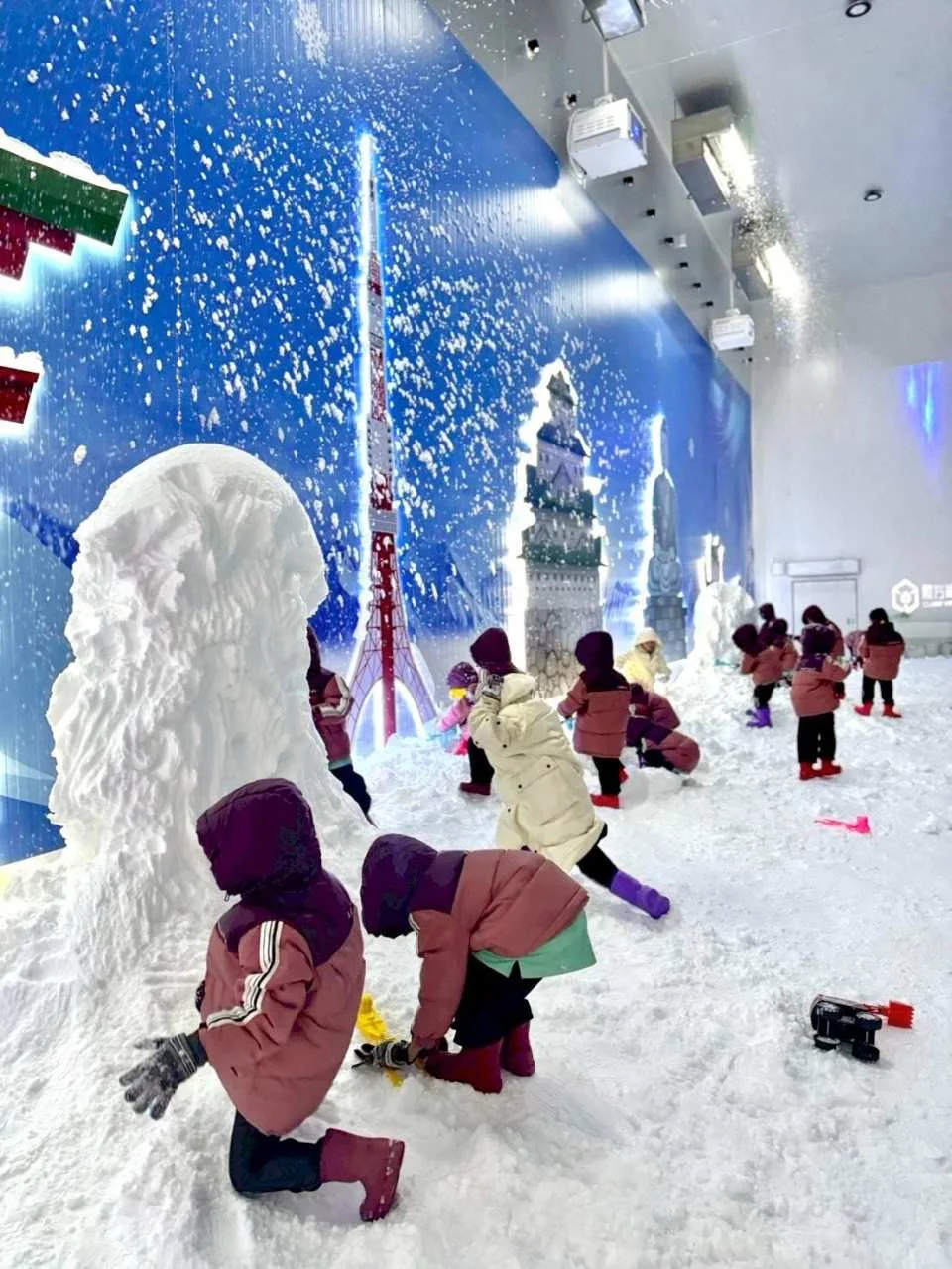 Pattaya Winter Wonderland Indoor Snow Park | A Japanese fairytale-style snow paradise, a top photo spot for families and couples.