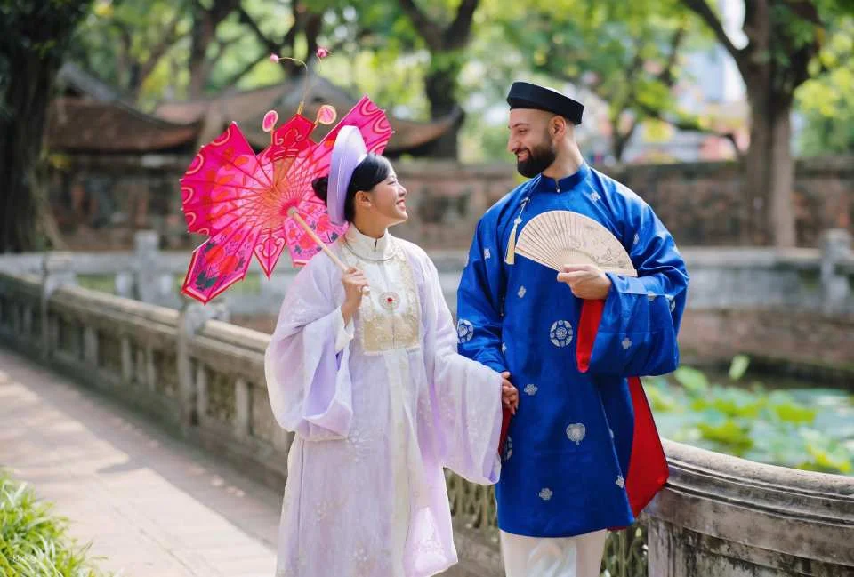 Hanoi: Royal Vietnamese Costume Rental & Professional Photoshoot