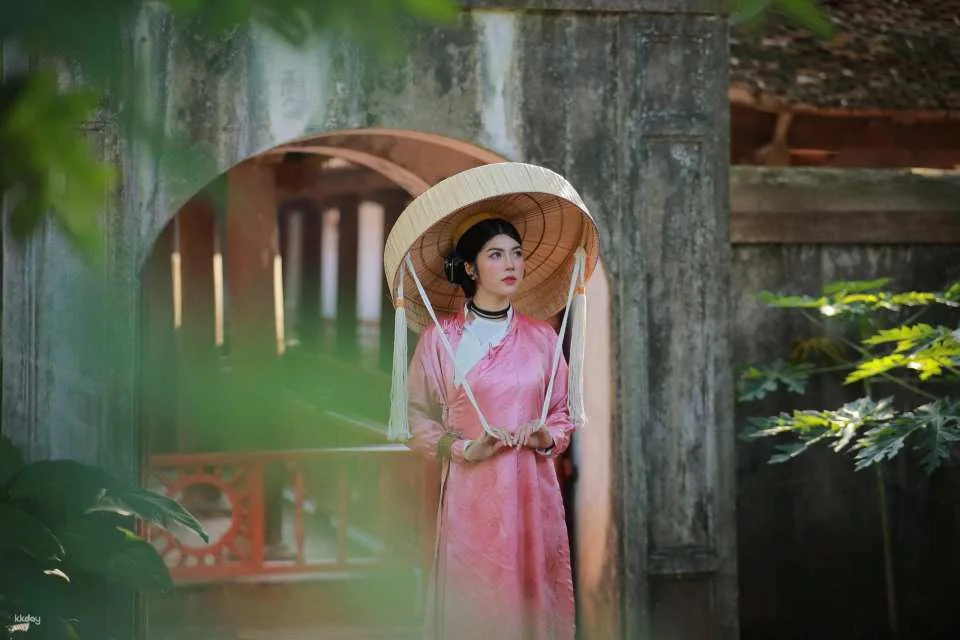 Hanoi: Royal Vietnamese Costume Rental & Professional Photoshoot