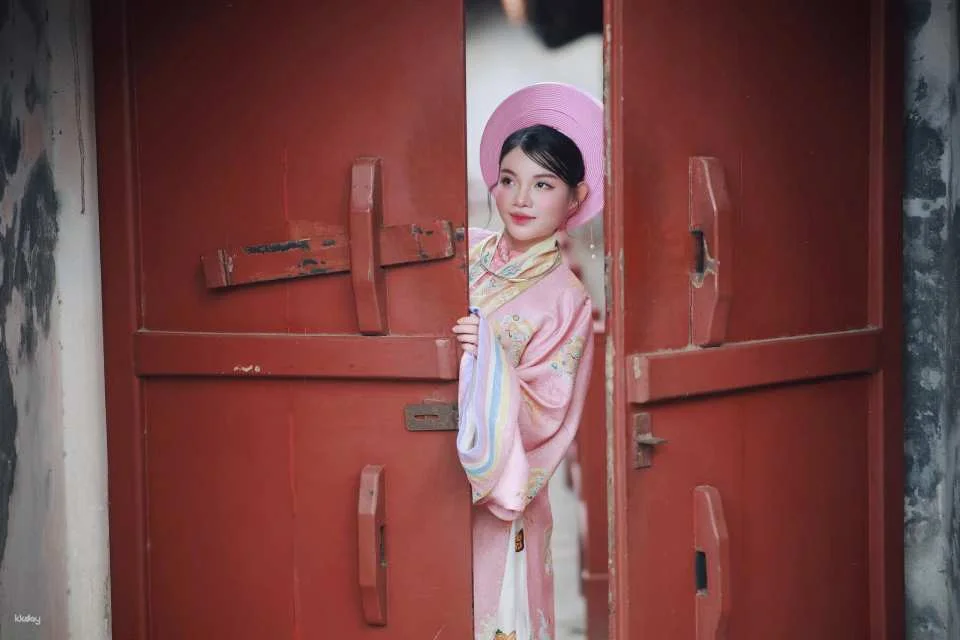 Hanoi: Royal Vietnamese Costume Rental & Professional Photoshoot