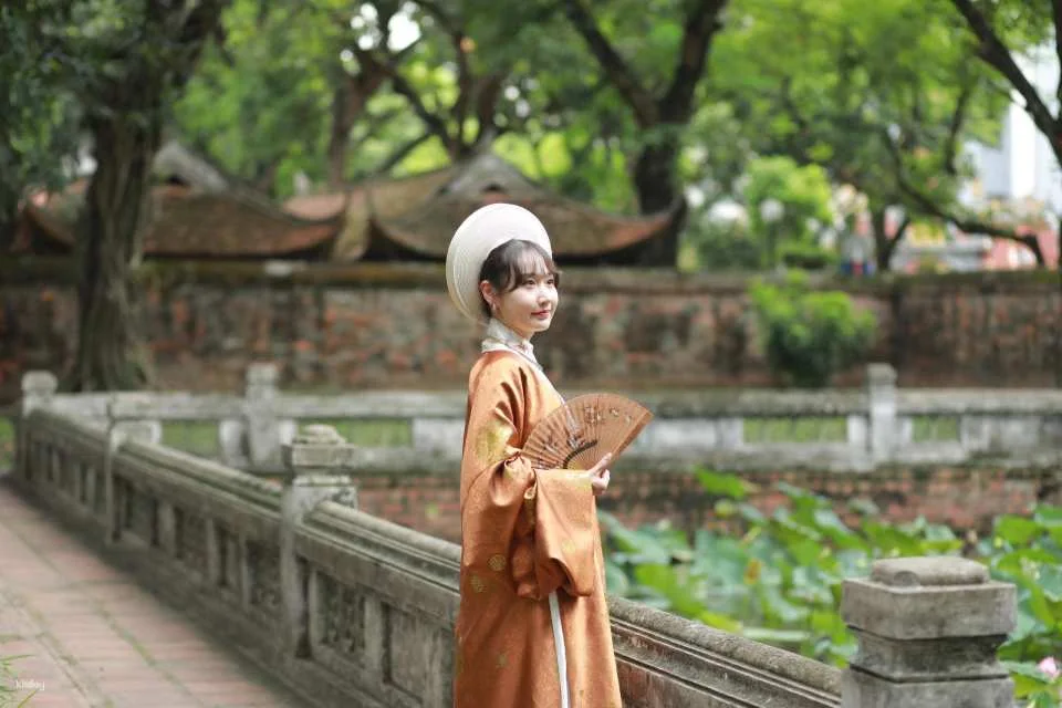 Hanoi: Royal Vietnamese Costume Rental & Professional Photoshoot