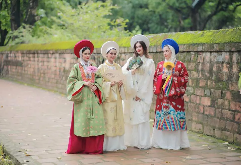 Hanoi: Royal Vietnamese Costume Rental & Professional Photoshoot