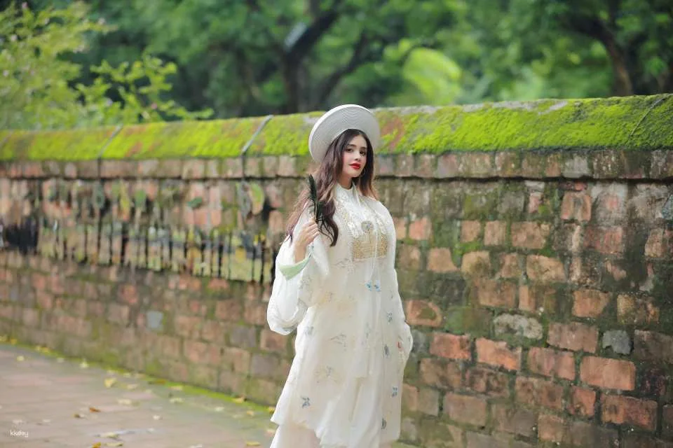 Hanoi: Royal Vietnamese Costume Rental & Professional Photoshoot