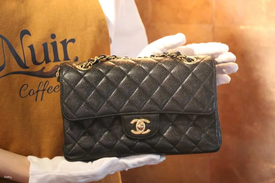 Tokyo: Exclusive Vintage Auction Tour with Private Shopping