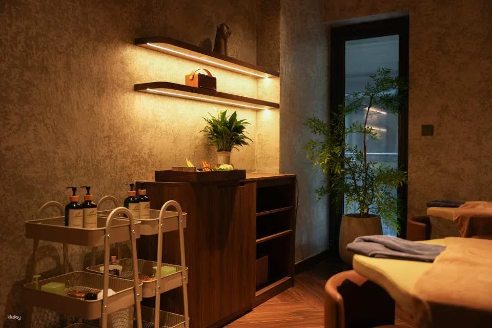 Hanoi Foot Massage Experience | Herbal Soak & Reflexology at Léman