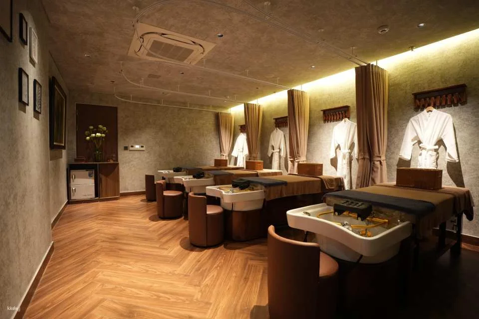 Hanoi Foot Massage Experience | Herbal Soak & Reflexology at Léman