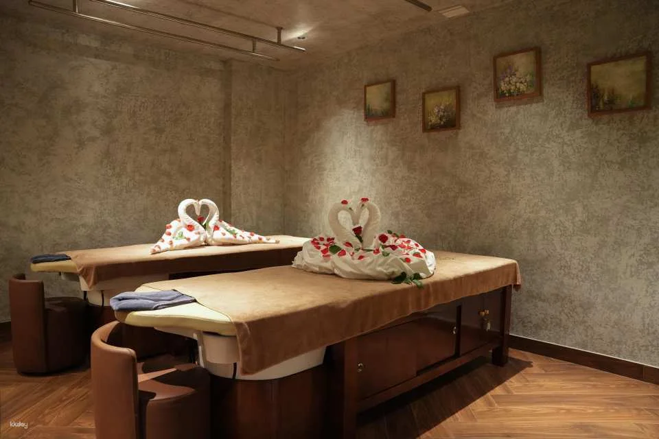 Hanoi Foot Massage Experience | Herbal Soak & Reflexology at Léman