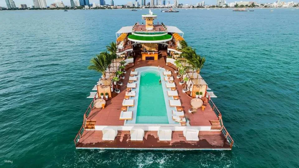 Pattaya Sina Floating Beach Club Experience