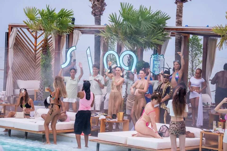Pattaya Sina Floating Beach Club Experience