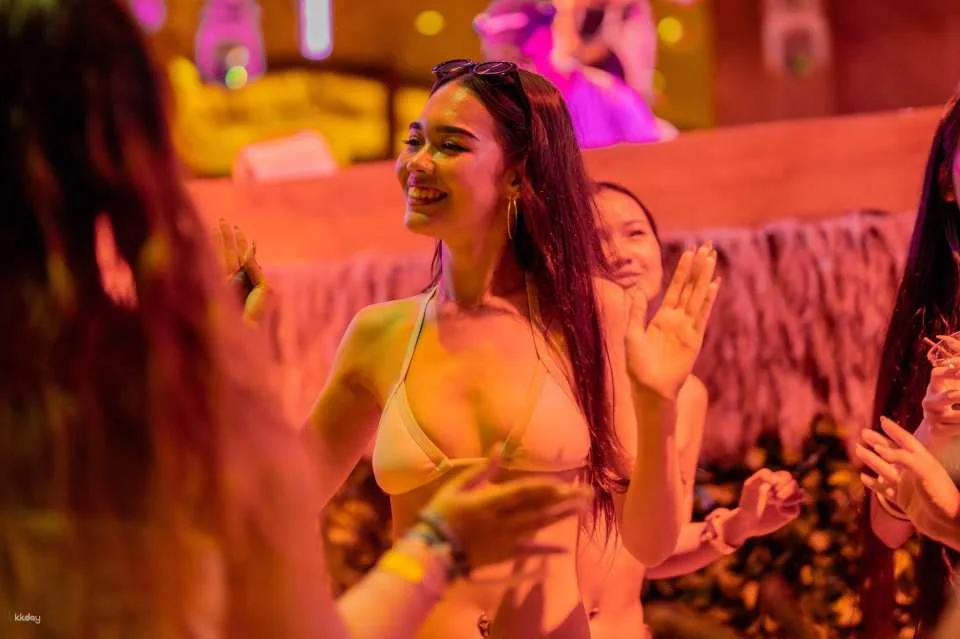 Pattaya Sina Floating Beach Club Experience