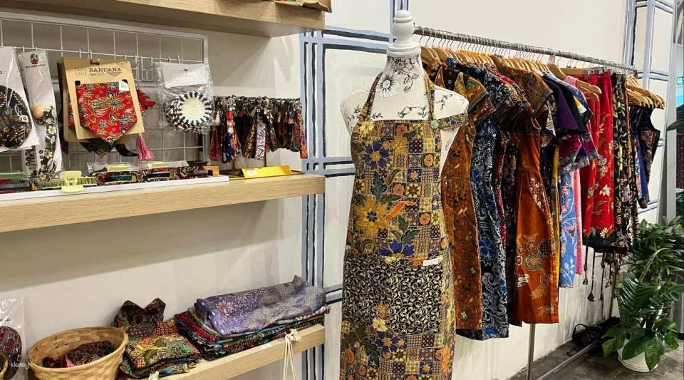 Experience Traditional Malaysian Culture! 'Batik Painting' Experience (Kuala Lumpur, Malaysia)