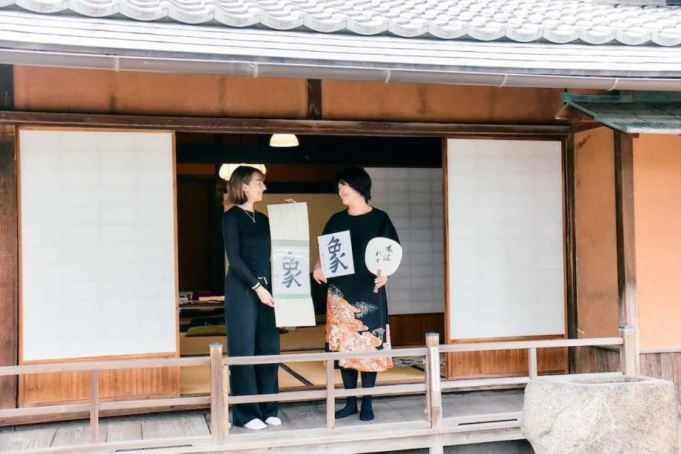 Osaka Calligraphy Experience | Private Calligraphy Class in a Tangible Cultural Property with a Hand-Painted Fan