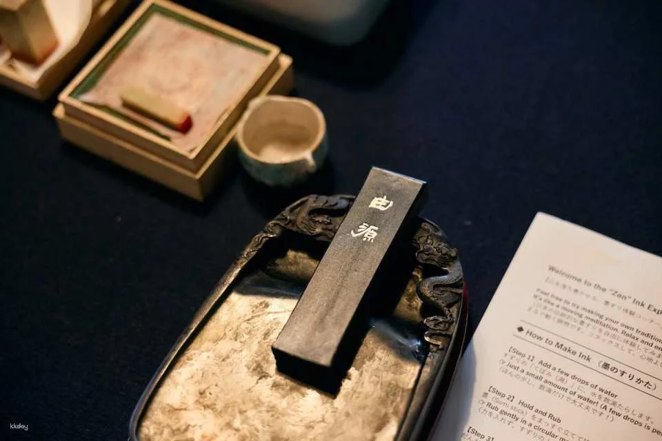 Osaka Calligraphy Experience | Private Calligraphy Class in a Tangible Cultural Property with a Hand-Painted Fan