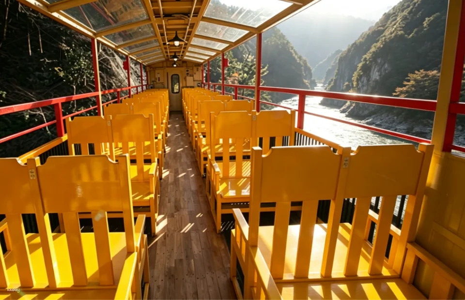 Sagano Romantic Train in Arashiyama, Kyoto - Reserved 'Rich' Car (Car No. 5) Available