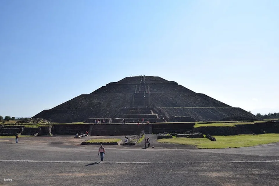 Teotihuacán and Basilica of Guadalupe with optional lunch