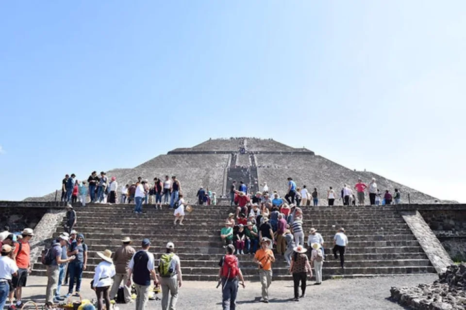 Teotihuacán and Basilica of Guadalupe with optional lunch