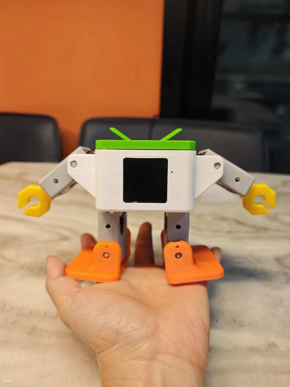 Shenzhen AI Robot Workshop: DIY Your Own AI Robot (Assemble the body, connect to the network, program language, and give it a personality)