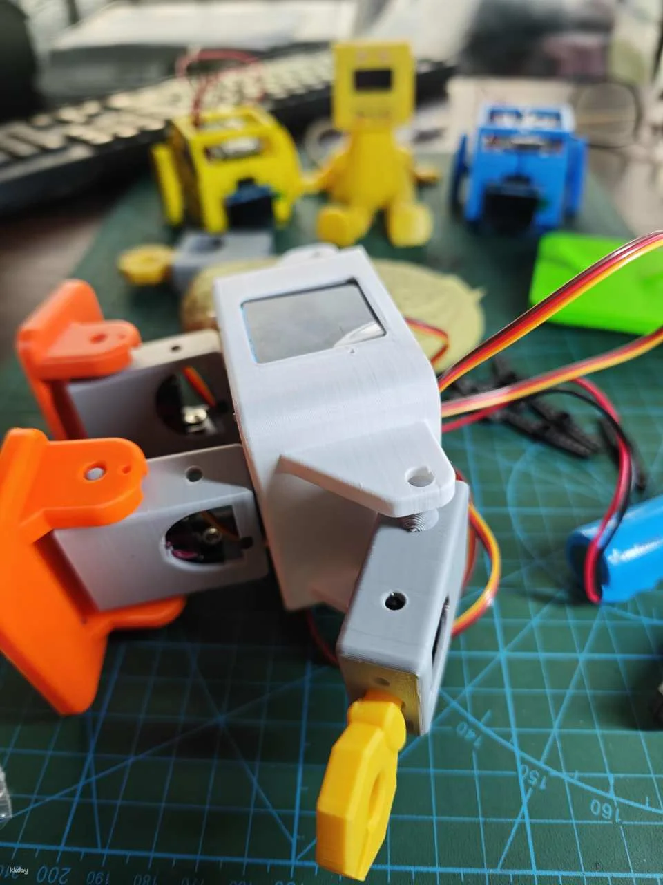Shenzhen AI Robot Workshop: DIY Your Own AI Robot (Assemble the body, connect to the network, program language, and give it a personality)