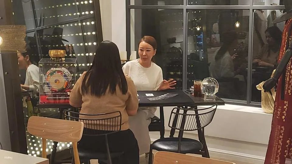 Seoul: Private K-Shaman Tarot Reading with Swan