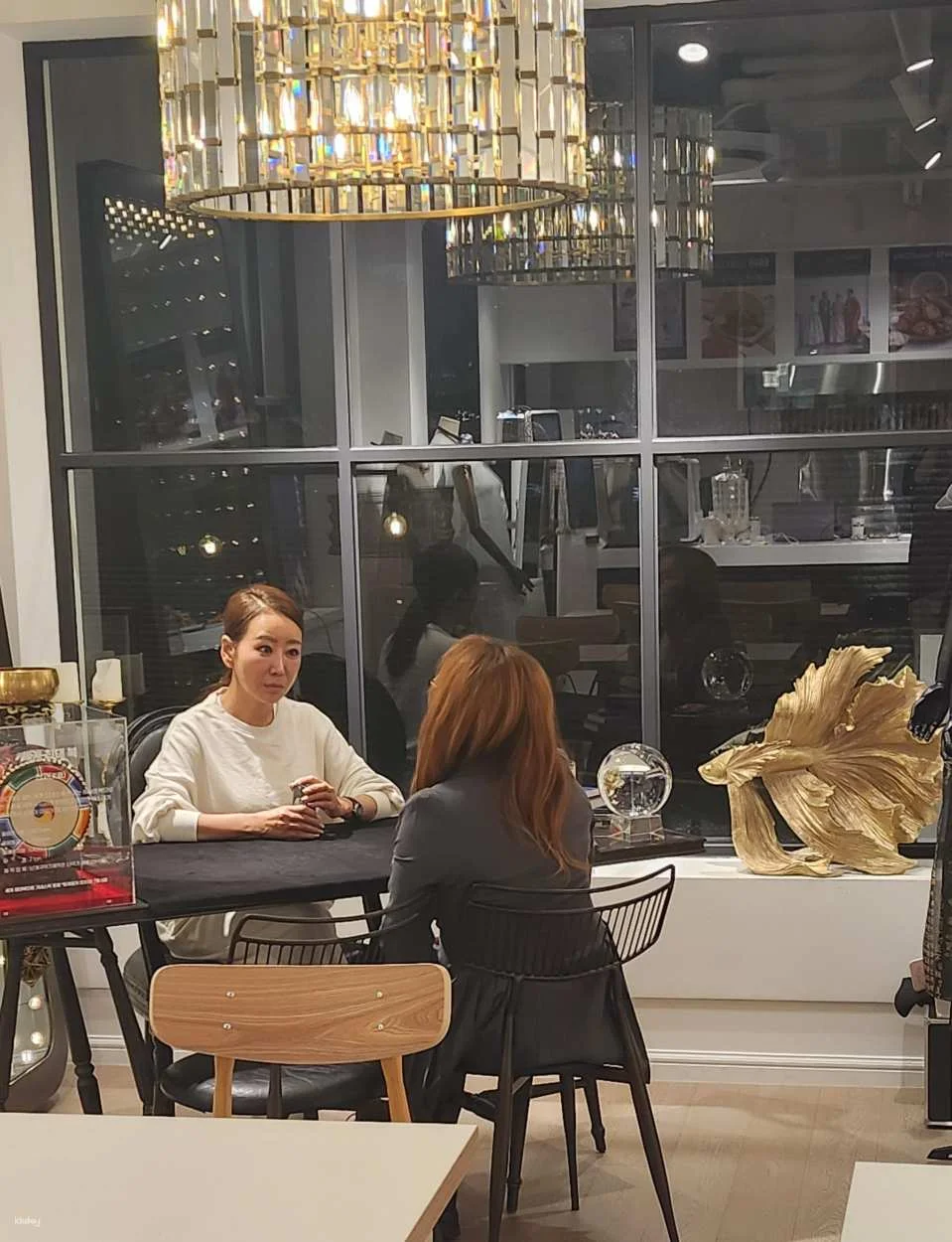 Seoul: Private K-Shaman Tarot Reading with Swan