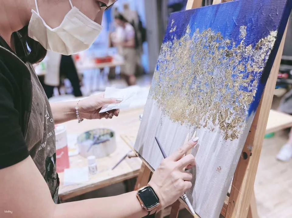 New Taipei Sanchong | Gold Leaf Acrylic Painting Experience | Guaranteed Departure for Solo Traveler | Single Session Completion