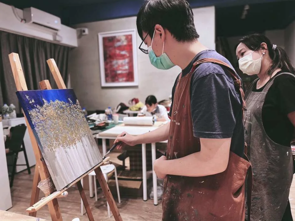 New Taipei Sanchong | Gold Leaf Acrylic Painting Experience | Guaranteed Departure for Solo Traveler | Single Session Completion