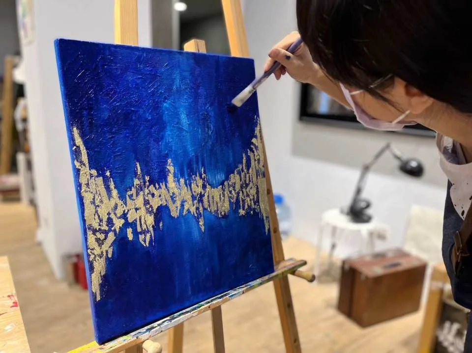 New Taipei Sanchong | Gold Leaf Acrylic Painting Experience | Guaranteed Departure for Solo Traveler | Single Session Completion