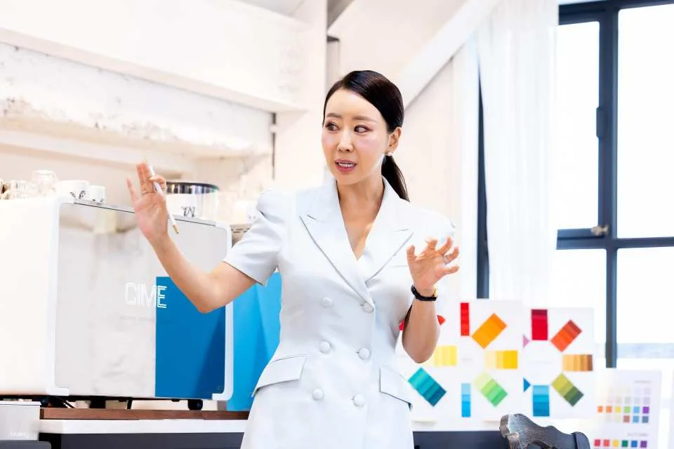 Seoul: Personal Color & K-Beauty Style Class with Swan