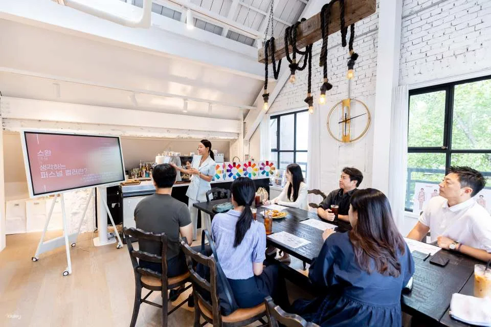Seoul: Personal Color & K-Beauty Style Class with Swan