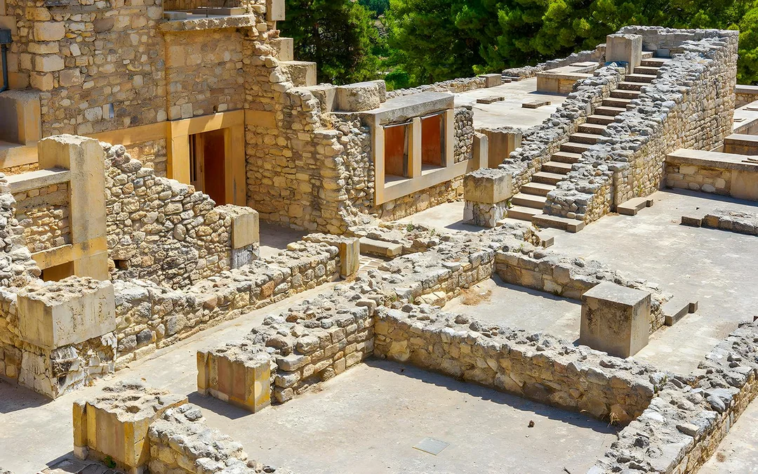 Knossos Palace Small Group Guided Tour with Entry Tickets Image 4