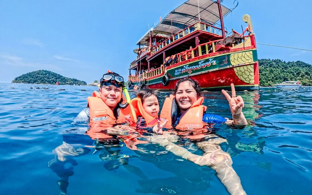 Koh Chang 3 or 4-Island Big Boat Snorkeling Tour with Lunch Image 4