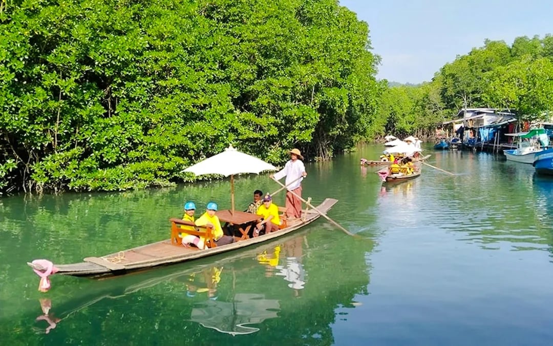 Koh Chang Private Salak Khok Mangrove Gondola Boat Tour Image 4