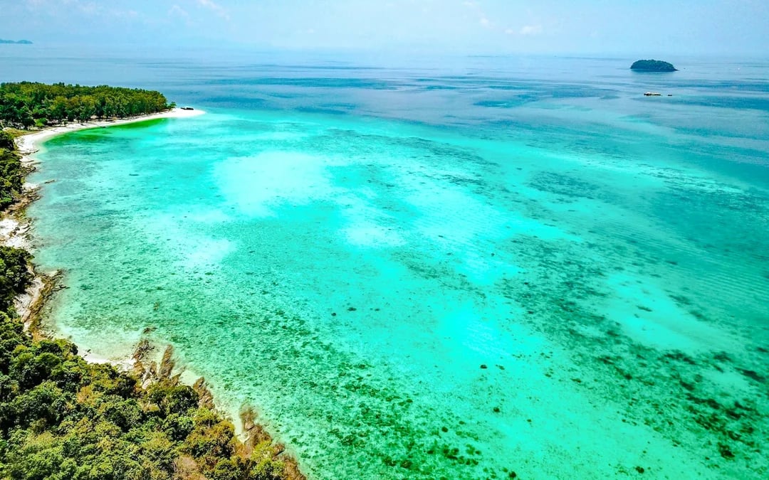 Koh Lipe Private Longtail Boat Island-Hopping and Snorkeling Tour Image 2