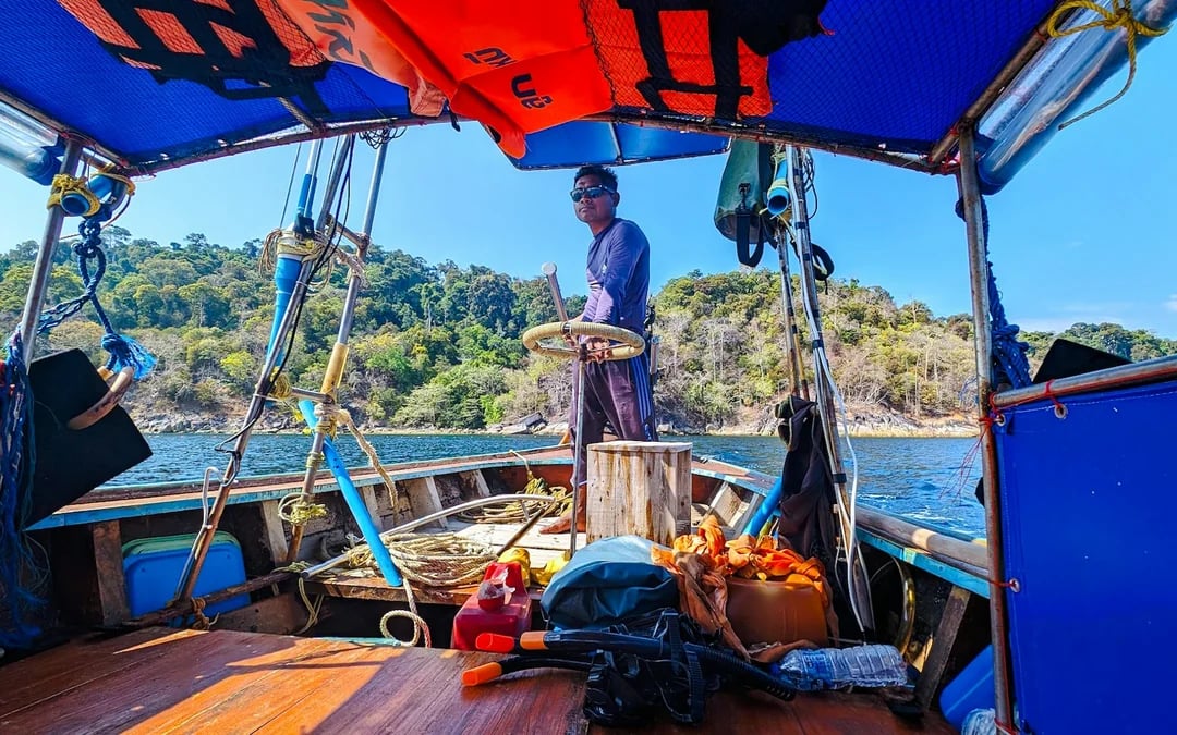 Koh Lipe Private Longtail Boat Island-Hopping and Snorkeling Tour Image 4