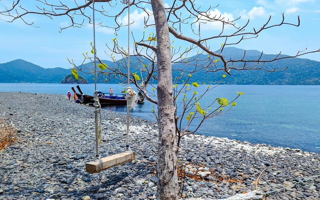 Koh Lipe Private Longtail Boat Island-Hopping and Snorkeling Tour Image 5