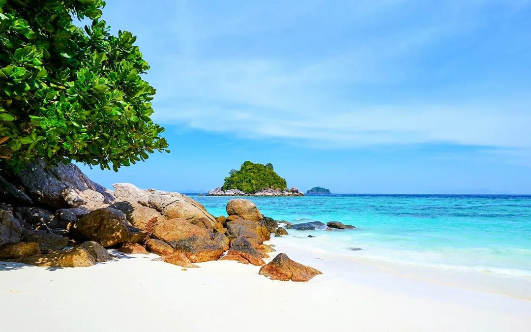 Koh Lipe Private Longtail Boat Island-Hopping and Snorkeling Tour Image 9