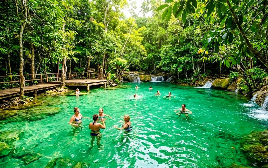 Krabi Small-Group Tour: Emerald Pool, Hot Springs and Tiger Cave Temple Image 3