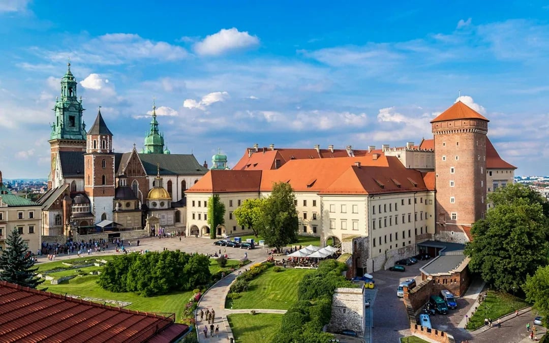 Krakow Guided Tour: Wawel Castle, Cathedral, the Old Town & St. Mary's Basilica Image 1