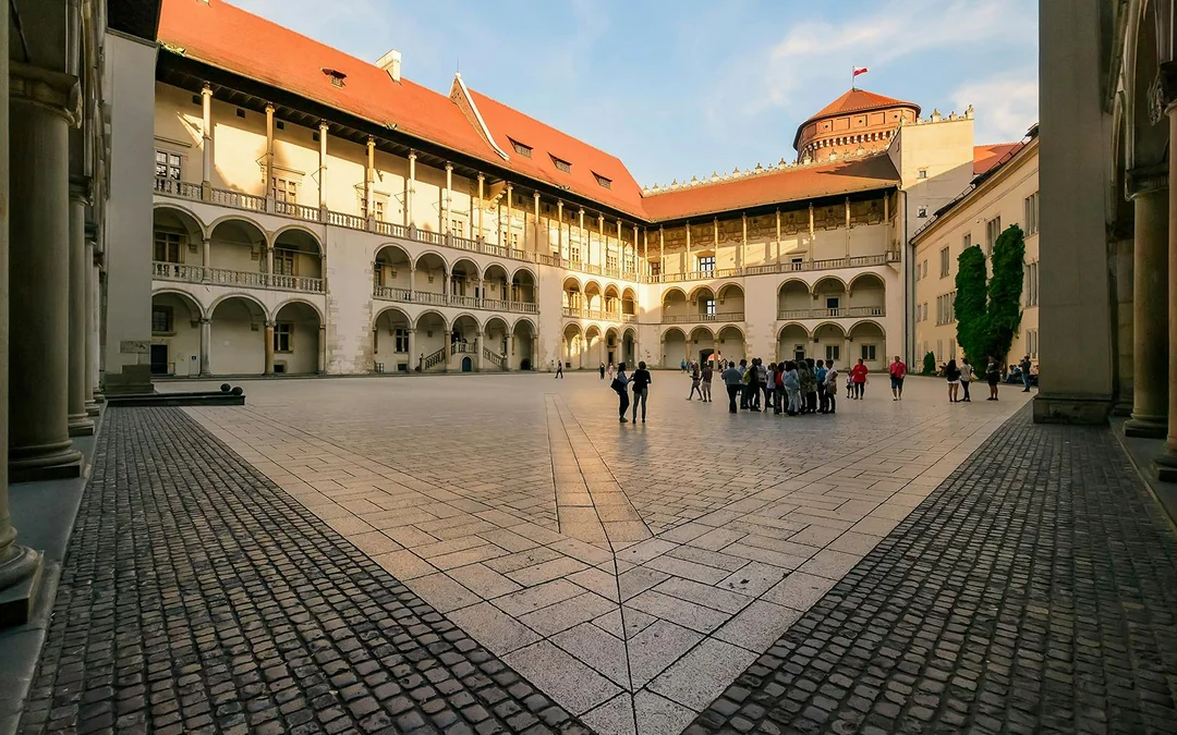 Krakow Guided Tour: Wawel Castle, Cathedral, the Old Town & St. Mary's Basilica Image 2