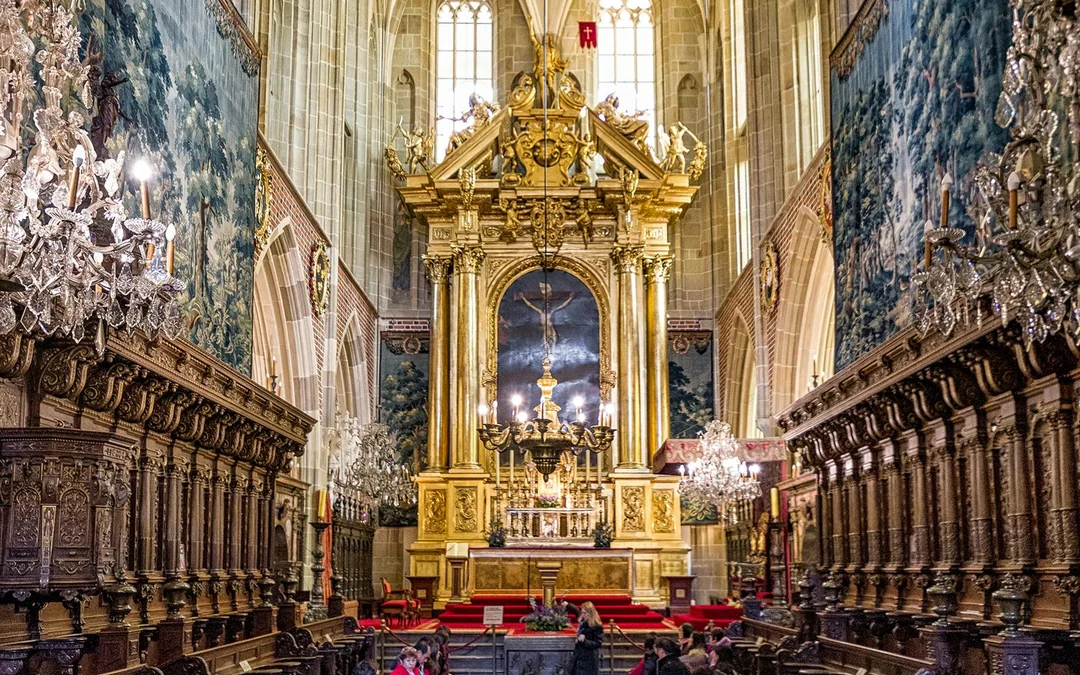 Krakow Guided Tour: Wawel Castle, Cathedral, the Old Town & St. Mary's Basilica Image 4