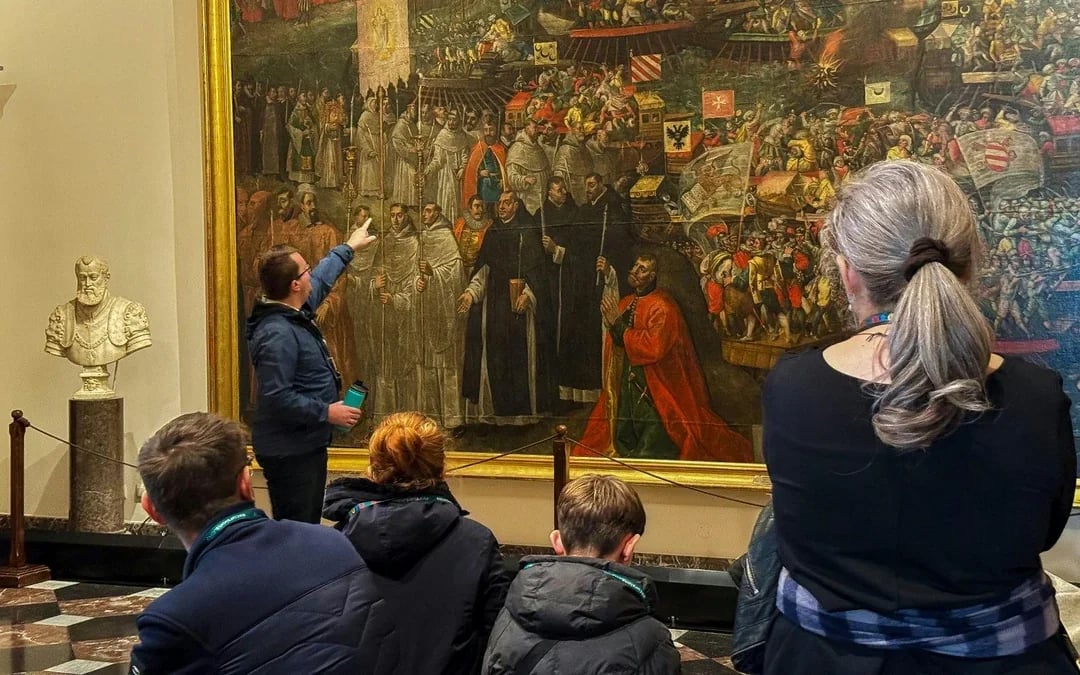 Krakow: Guided Wawel Tour, Lunch, and Vistula River Cruise Image 1
